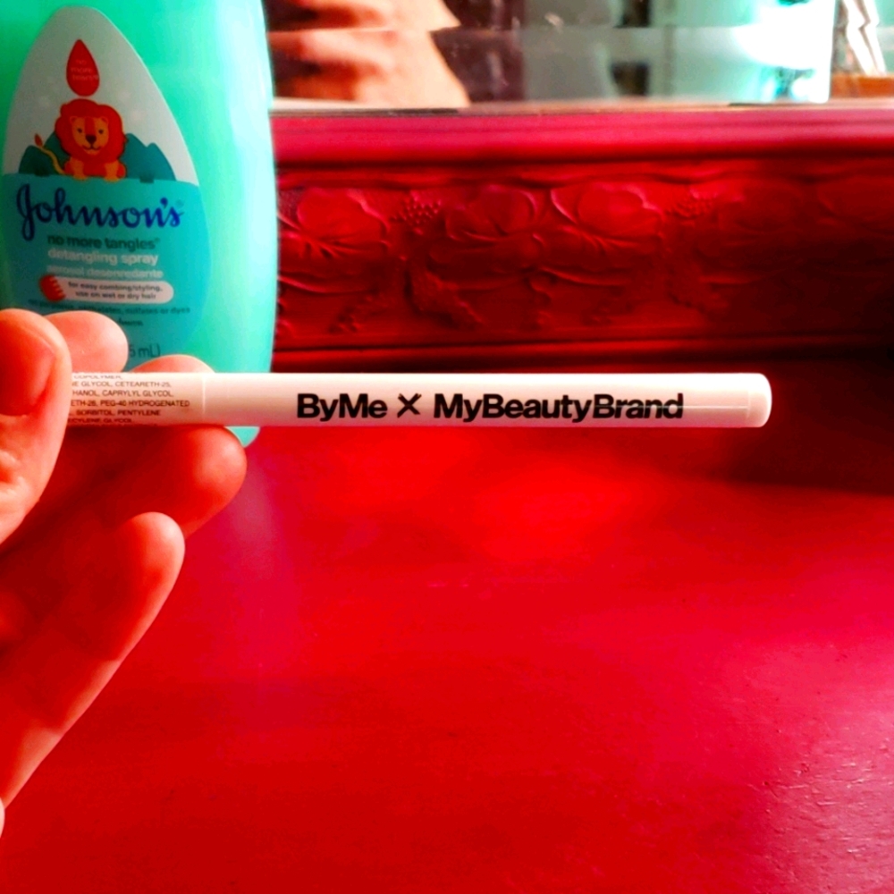 Liquid eyeliner